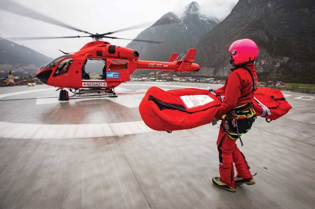 There's no difference between men's and women's duties in the role of a HEMS crewmember in the Austrian Alps.