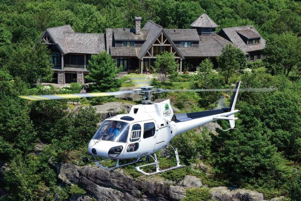 Heli Muskoka is based in the region of Muskoka, about two hours' drive north of Toronto, Ontario. Dotting the shorelines of its many lakes are some truly spectacular country retreats.