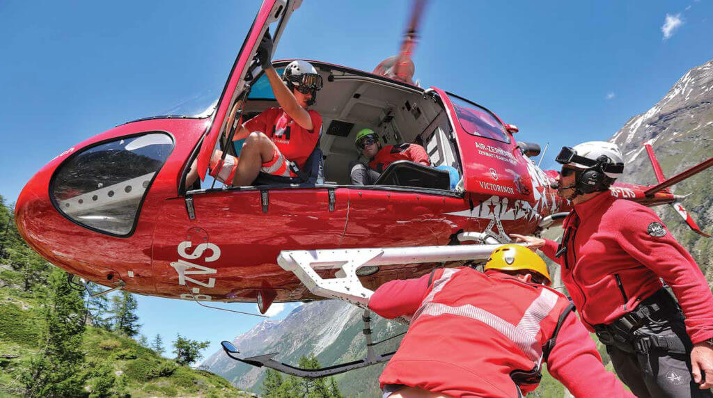 Getting on and off Air Zermatt's helicopter - an Airbus AS350 B3 - while it was in hover flight was the very first and most essential exercise in the company's alpine HEMS training course. Tomas Kika Photo