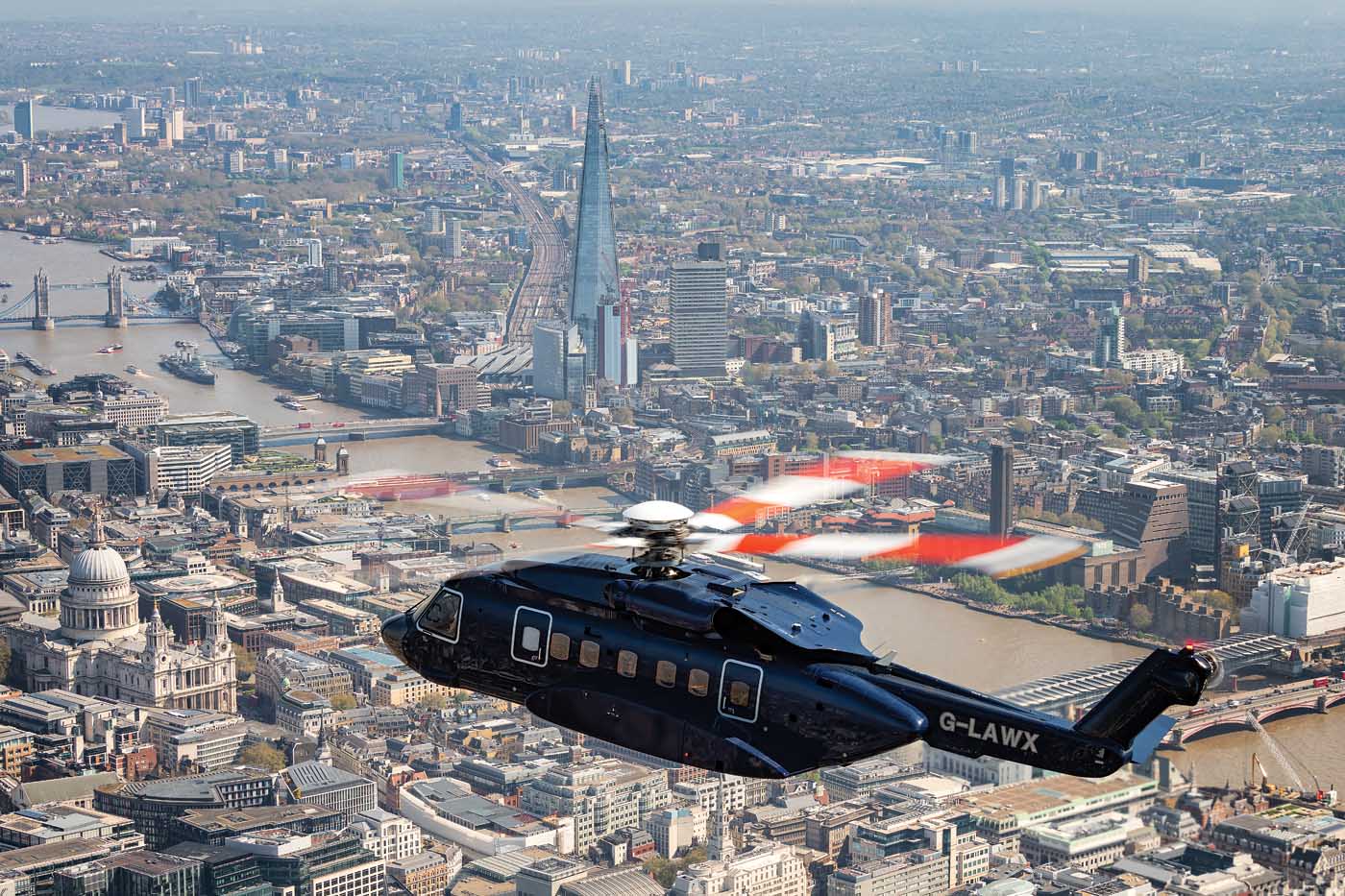 Starspeed's unique VIP Sikorsky S-92 flying through the heli lanes in London, U.K. Lloyd Horgan Photo